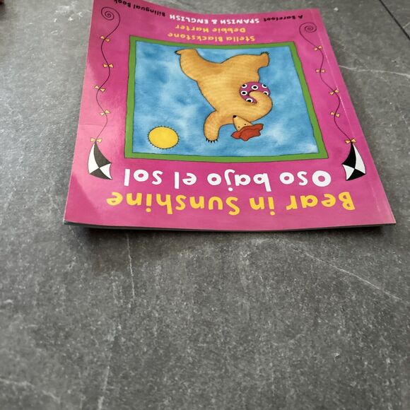 Bear in Sunshine / Oso bajo el sol [English and Spanish Edition] Blackstone, S - Picture 4 of 9